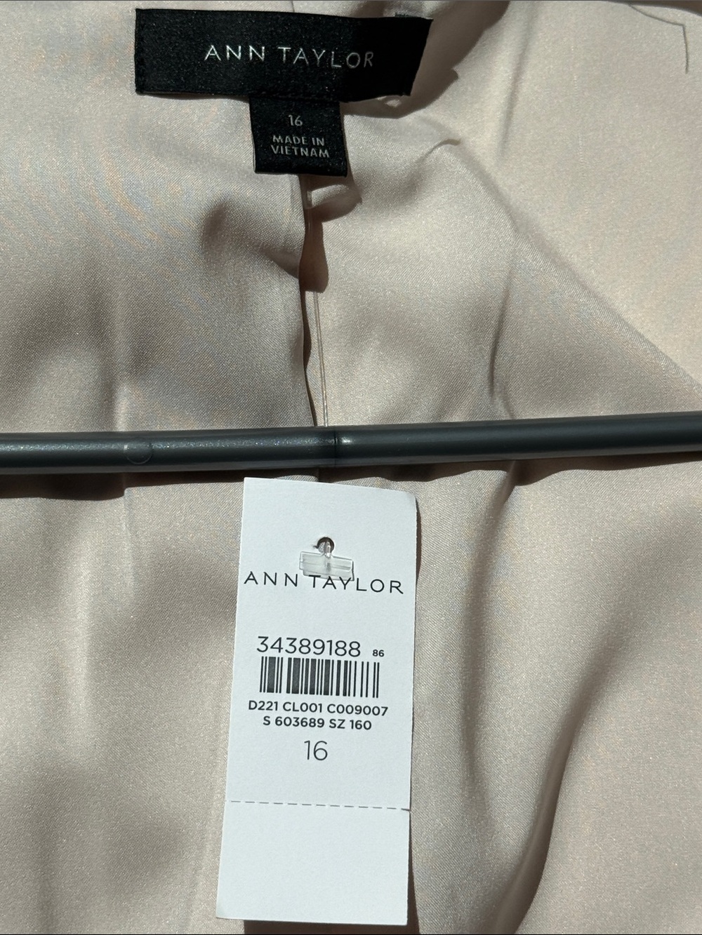 Ann Taylor The Long Collarless Blazer in Fluid Crepe - Picture 8 of 16